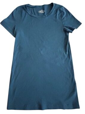 J. Crew PERFECT FIT Tee in Teal,Med. very stretchy ,100 cotton ,like new .